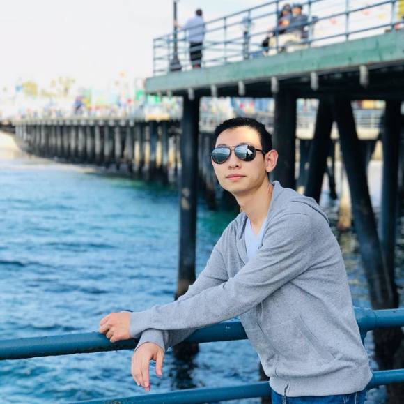 Profile Picture of Alex Jing (@alexdhjing) on Poshmark