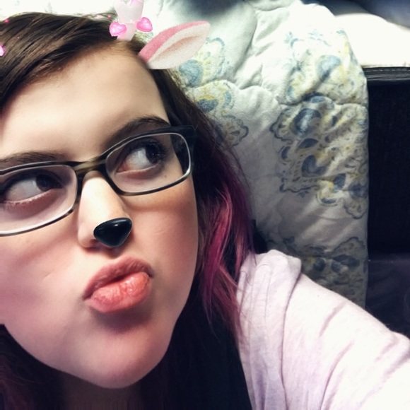 Profile Picture of Celisa Phillips (@celisafrost) on Poshmark