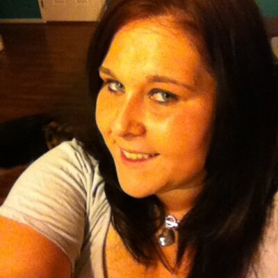 Profile Picture of Stephanie Headley (@tanedlegjuliet) on Twitter