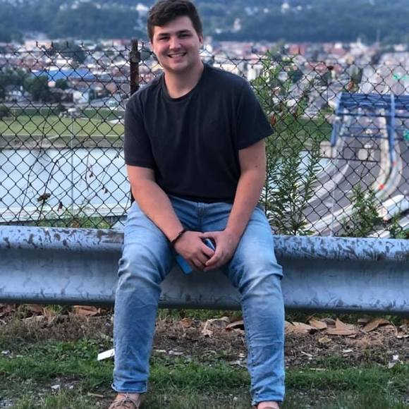 Profile Picture of Alex Chuangkrud (@jonathanc714) on Poshmark