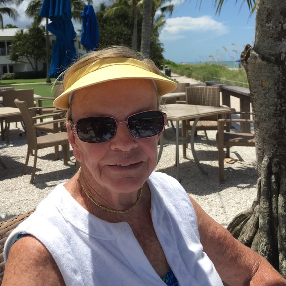 Kathleen Mariani - Poshmark Profile Picture of Kathleen Mariani (@lucybarry) on Poshmark