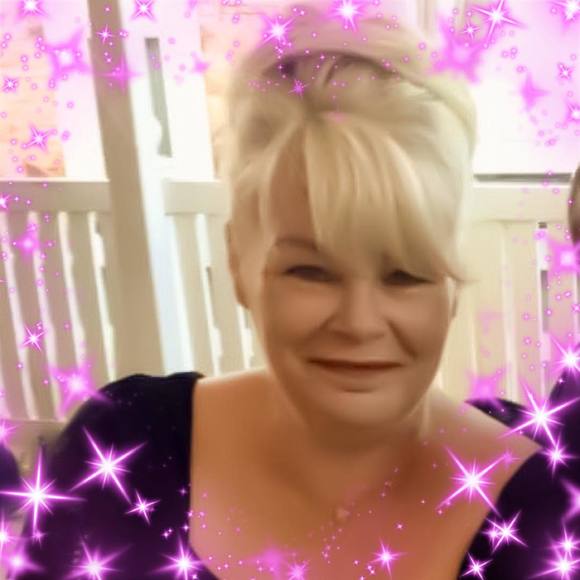 Profile Picture of Dee Gentore (@deegentore) on Poshmark