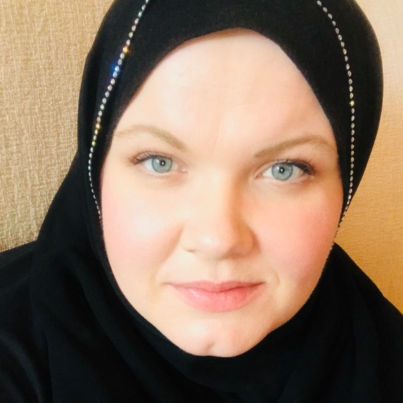 Profile Picture of Lauren Tabatabaei (@laurgrl111) on Poshmark