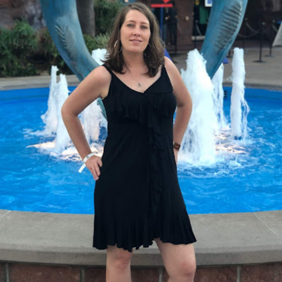 Profile Picture of Heather Eskelson (@heathereskelson) on Poshmark