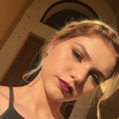 Profile Picture of Emily Hole (@EmilykHole) on Twitter