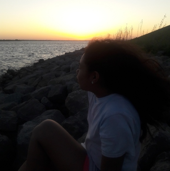 Profile Picture of Lily Bizzell (@lilybizzell) on Poshmark