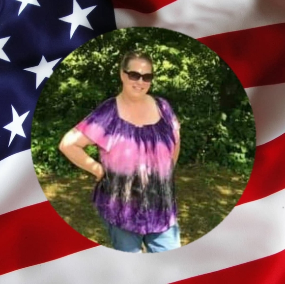 Profile Picture of Melanie Mcclyment (@mel_mcc2003) on Poshmark