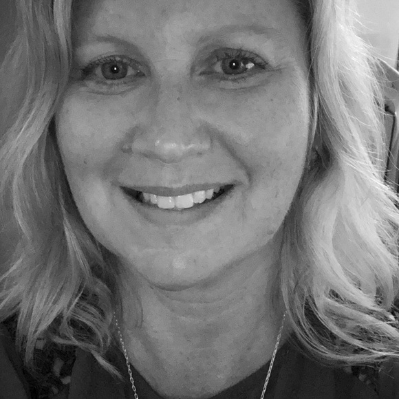 Profile Picture of Amy Simmons (@amy7pa) on Poshmark