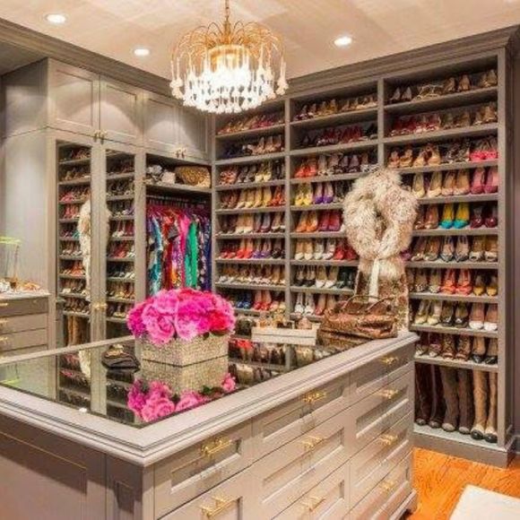 Profile Picture of Erica Nguyen (@ehsu0225) on Poshmark