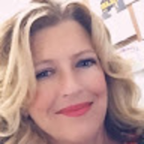 Profile Picture of Ginger Townsend (@gtown8end) on Poshmark