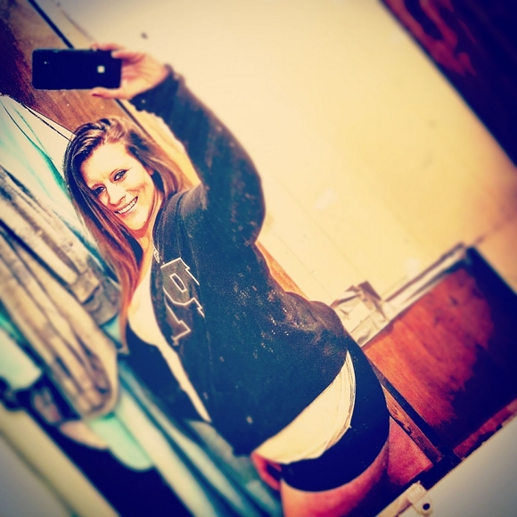 Profile Picture of Jayme Robertson (@jmedalene) on Poshmark