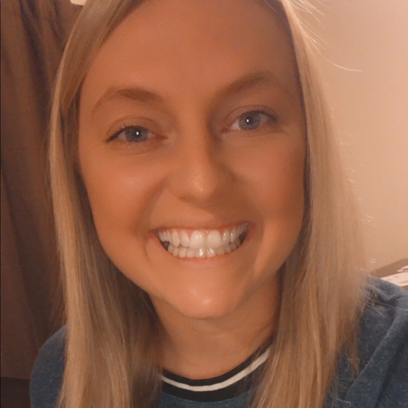 Profile Picture of Kimberly Rakers (@kdrakers89) on Poshmark