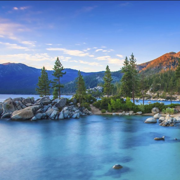 Profile Picture of Victoria Lokke (@daremightyposh) on Poshmark