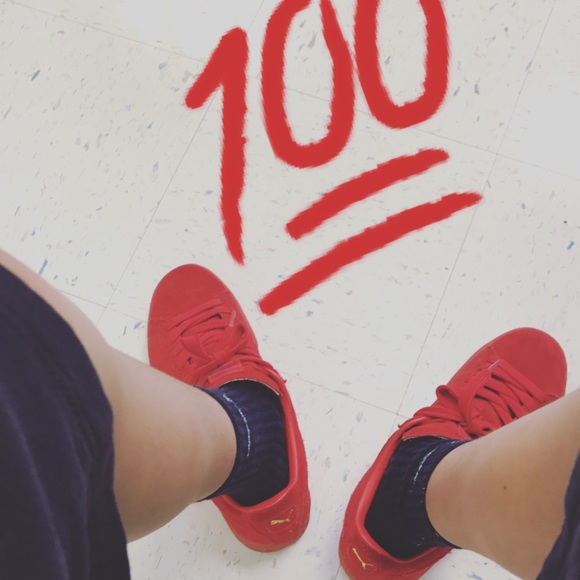 Profile Picture of Alex Yanez (@alex21232425) on Poshmark