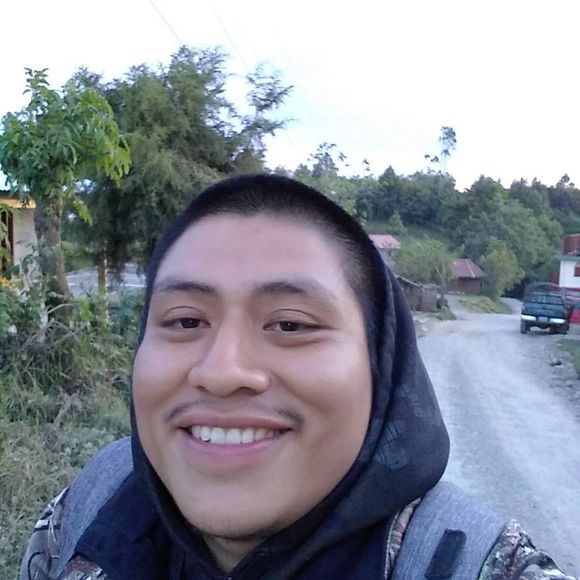 Profile Picture of Tomas Pablo (@tomas90) on Poshmark