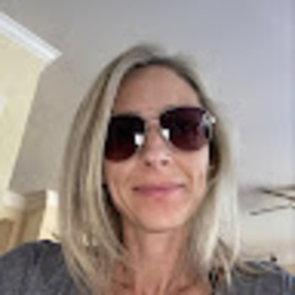 Profile Picture of Gina Lineberger (@glineberger5) on Poshmark