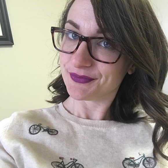 Profile Picture of Katie Tarrow (@ktarrow) on Poshmark
