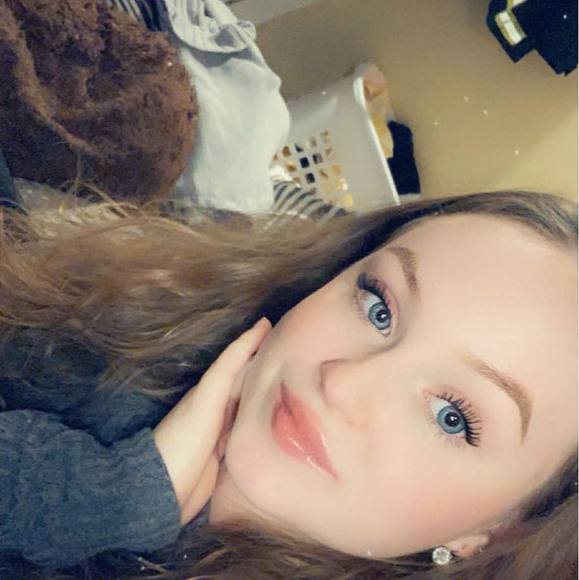 Profile Picture of Jazmine Bochenko (@jazminebochenko) on Poshmark