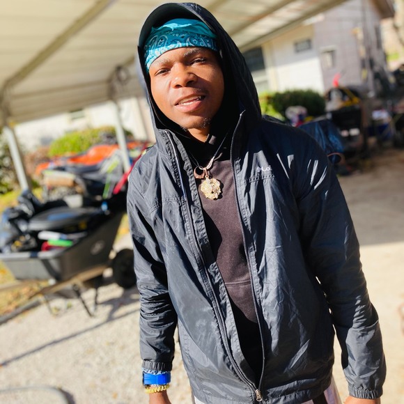 Profile Picture of Charles Huddleston (@charleshuddl486) on Poshmark