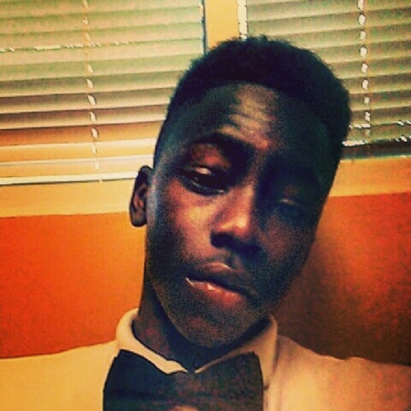 Profile Picture of Kayron Pollard (@kayron21) on Poshmark