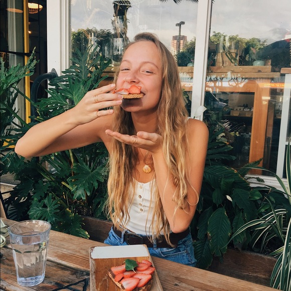 Profile Picture of Leona Waldorf (@leonawaldorf) on Poshmark