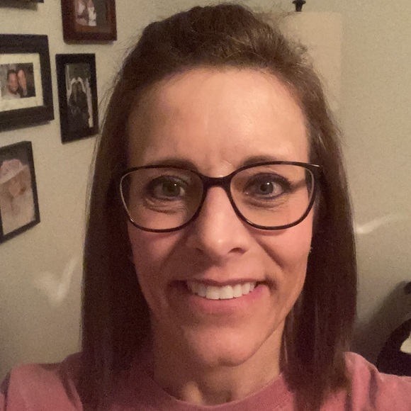 Profile Picture of Kelly Evans-barron (@speech1234) on Poshmark