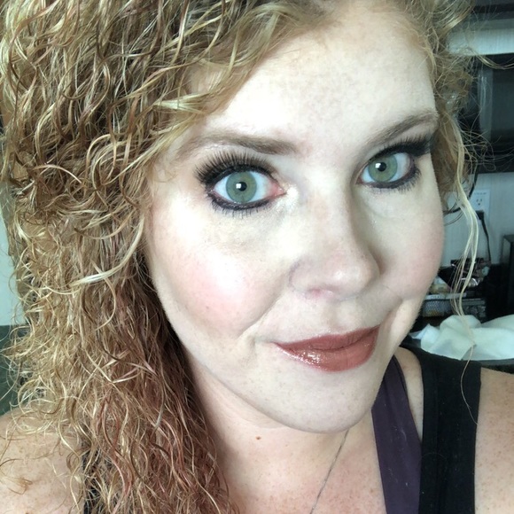 Profile Picture of Geena Felesky (@geenafelesky) on Poshmark
