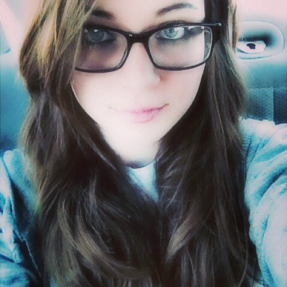 Profile Picture of Amanda Lewter (@flowerchild_3) on Poshmark