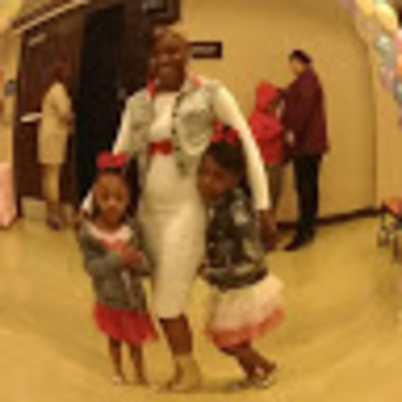 Profile Picture of Cassetta Dortch (@acj_me) on Poshmark