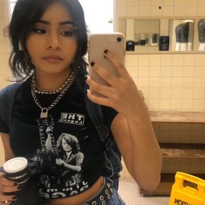 Profile Picture of † 𝐤𝐞𝐥𝐥𝐲𝐧 𝐳𝐚𝐯𝐚𝐥𝐚 † (@kellynzavala) on Twitter