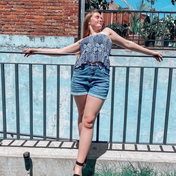 Profile Picture of Emma Swarnes (@emmaswarnes17) on Poshmark