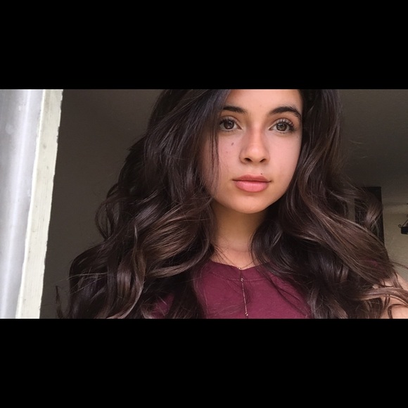 Profile Picture of Aleene Baeza (@aleeneb) on Poshmark