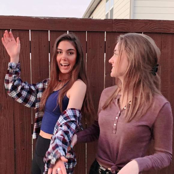Profile Picture of Julia Paz (@juliapaz7) on Poshmark