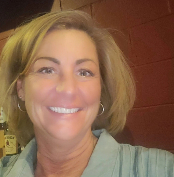 Profile Picture of Lisa Gregg (@lisadgregg) on Poshmark