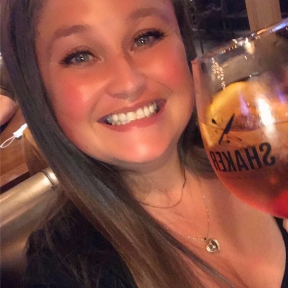 Profile Picture of Marie-eve Piette (@marie3934) on Poshmark