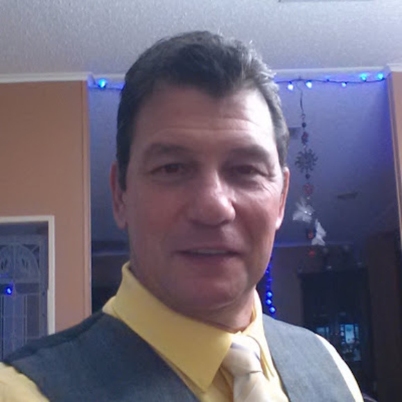 Robert Radosti - Poshmark Profile Picture of Robert Radosti (@rote957) on Poshmark