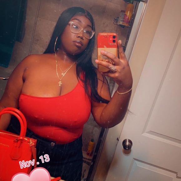 Profile Picture of Dionsha Lovesyu (@shaylovesyu) on Poshmark