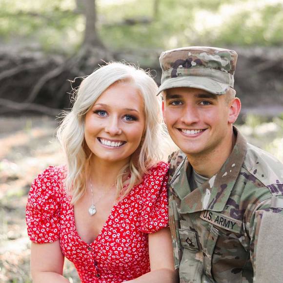 Profile Picture of Lacey Steinbaugh (@laceysteinbaugh) on Poshmark