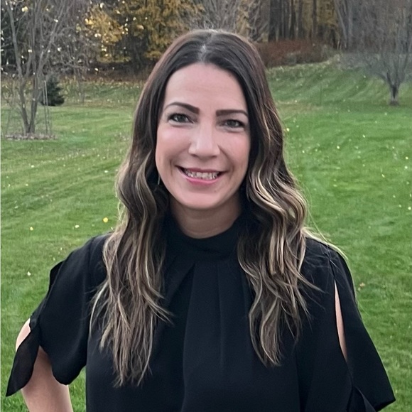 Profile Picture of Christine Calvaruso (@cccalvaruso) on Poshmark