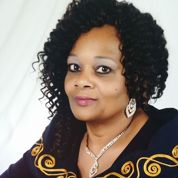 Profile Picture of Liz Matthews (@thompsone20) on Poshmark