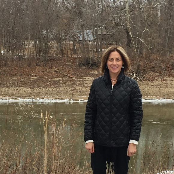 Profile Picture of Lori Baumgartner (@lmbaumgartner) on Poshmark