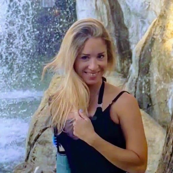 Profile Picture of Silvia Ledesma (@ledesmasilvia) on Poshmark