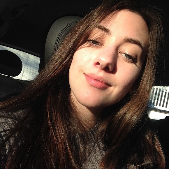 Profile Picture of Kealani Petito (@kfp0425) on Poshmark
