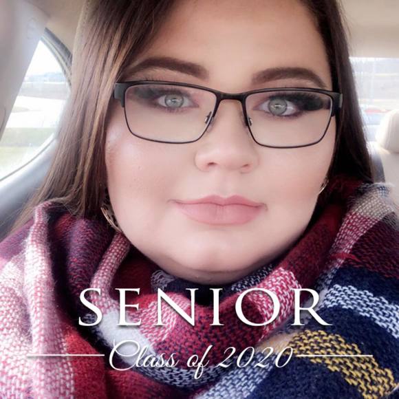 Profile Picture of Caitlin Mullins (@cmullins2020) on Poshmark