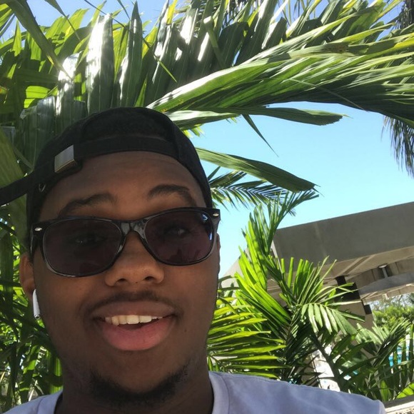 Profile Picture of Cedric Martin (@cloutgodced) on Poshmark