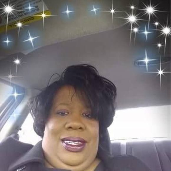 Profile Picture of Carolyn Bass (@misssweetnky) on Poshmark