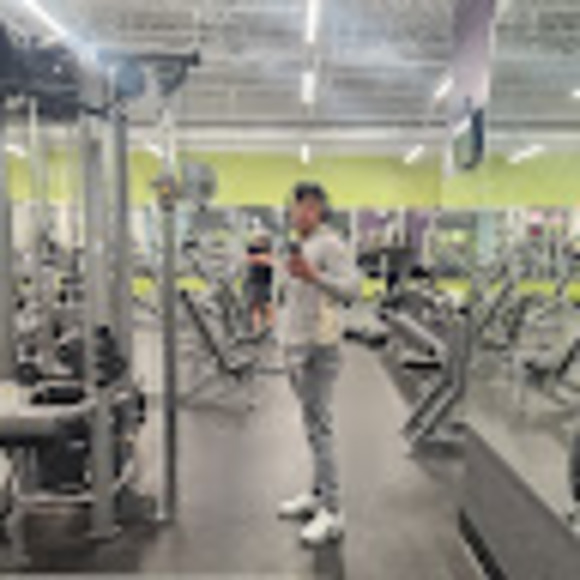 Profile Picture of Lopez jose Darwin (@darwin752) on Poshmark