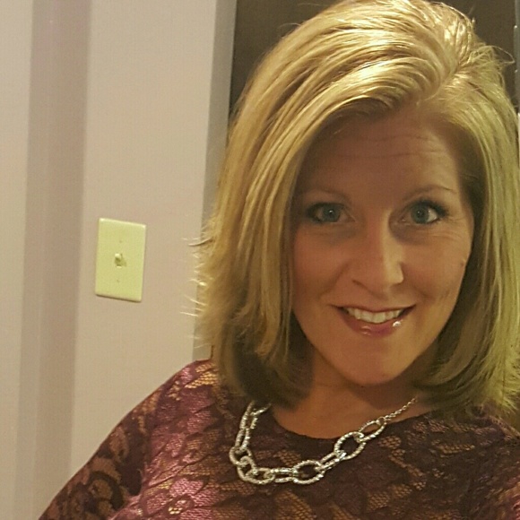 Profile Picture of Nicole Ginnane (@ladibug333) on Poshmark