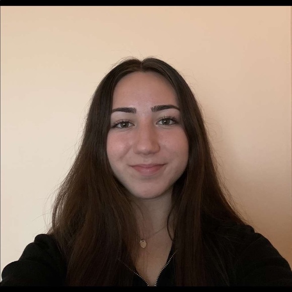 Profile Picture of Sabrina Tolchin (@sabrinatolchin) on Poshmark