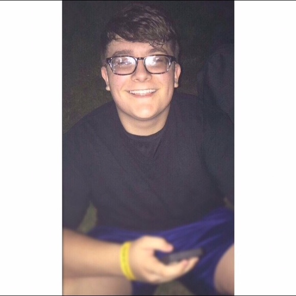 Profile Picture of Gage Rowand (@gagedayrowand) on Poshmark